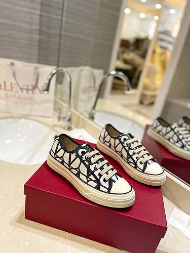 Picture of Valentino Shoes Women _SKUfw145565805fw